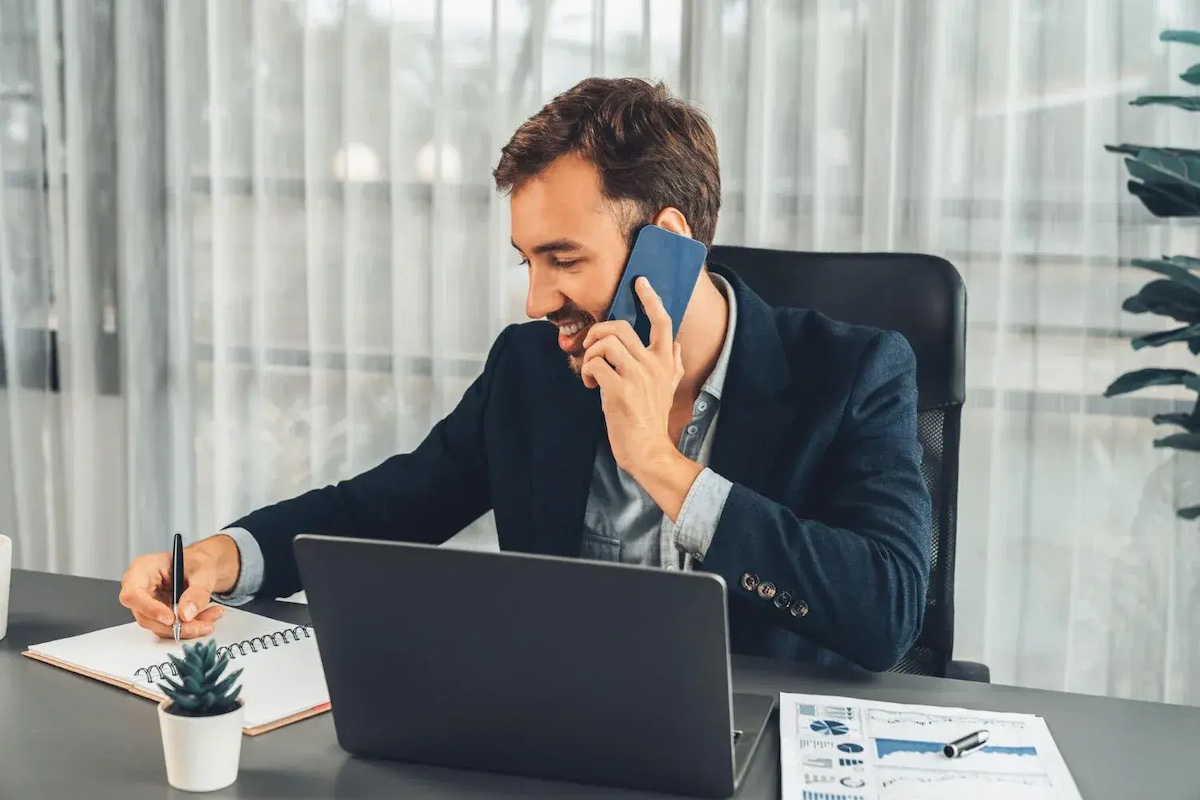 5 Proven Strategies to Close More Deals Over the Phone hero image